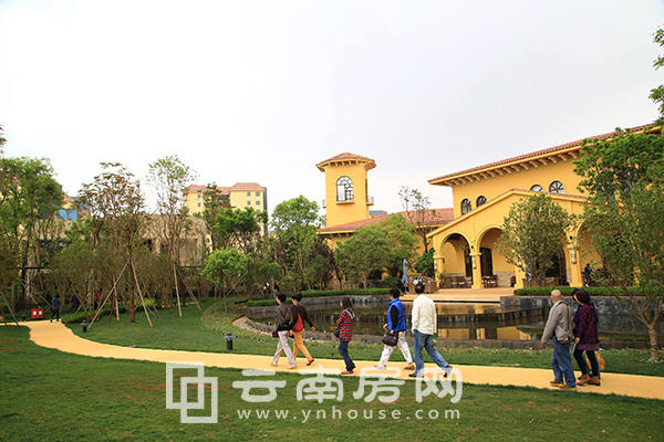 團友前往長水航城售樓中心 團友前往長水航城售樓中心