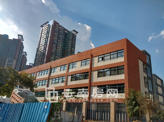 德潤朗悅灣項目簽約的紅旗小學已開學 德潤朗悅灣項目簽約的紅旗小學已開學