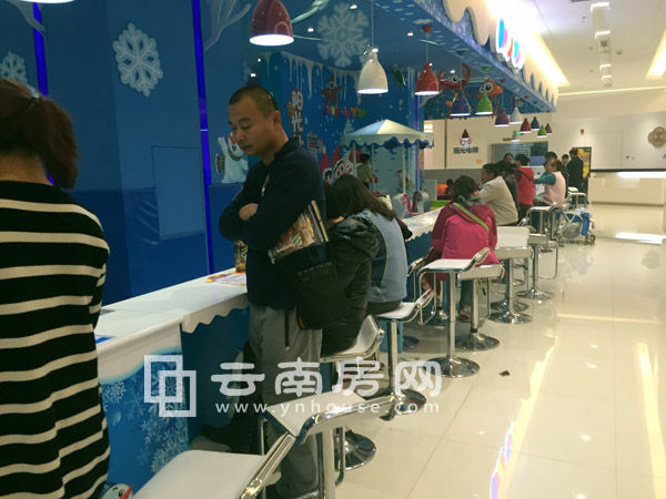 翡翠灣現(xiàn)代廣場(chǎng)兒童娛樂處 翡翠灣現(xiàn)代廣場(chǎng)兒童娛樂處