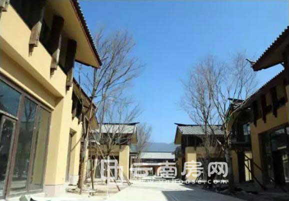 正在建設中的陽光100雪山藝術小鎮 正在建設中的陽光100雪山藝術小鎮