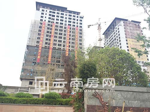 中天城天 闊正在做外立面的建筑 中天城天 闊正在做外立面的建筑