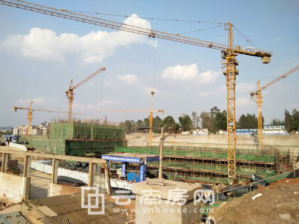 俊發(fā) 城紫 薇苑項目施工現(xiàn)場 俊發(fā) 城紫 薇苑項目施工現(xiàn)場