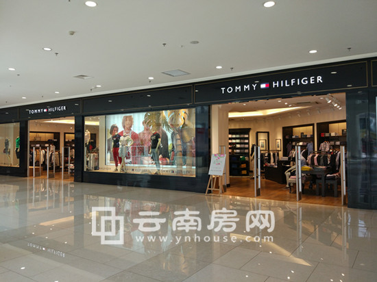 正在營業的服裝店 正在營業的服裝店