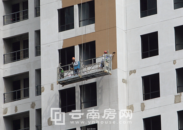 云南映 象城市公 園廣場正在進行外立面施工 云南映 象城市公 園廣場正在進行外立面施工