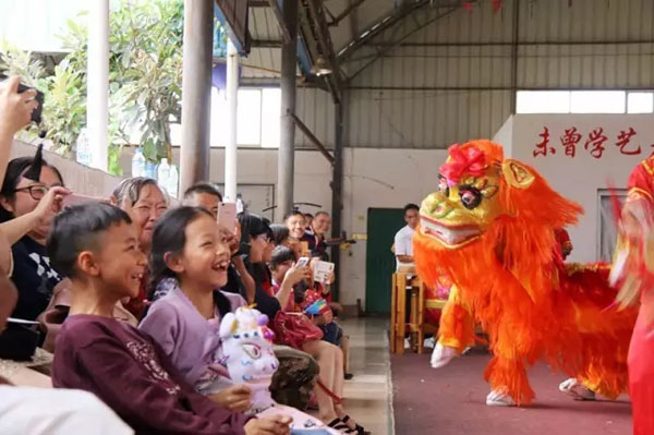 舞獅表演,其樂融融 舞獅表演,其樂融融