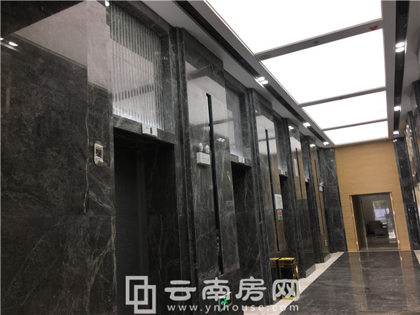 云中心寫字樓內部電梯間 云中心寫字樓內部電梯間