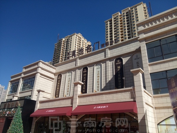 滇池名門實景,其營銷中心后方即壹號院 滇池名門實景,其營銷中心后方即壹號院