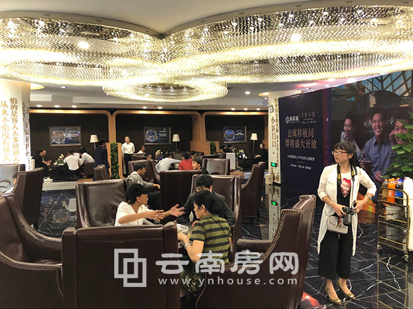 萬(wàn)彩城售樓部熱鬧場(chǎng)景 萬(wàn)彩城售樓部熱鬧場(chǎng)景