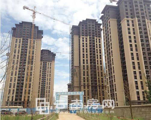 嵩明職教基地片區(qū)早期開(kāi)發(fā)的俊發(fā)空港城實(shí)景圖 嵩明職教基地片區(qū)早期開(kāi)發(fā)的俊發(fā)空港城實(shí)景圖