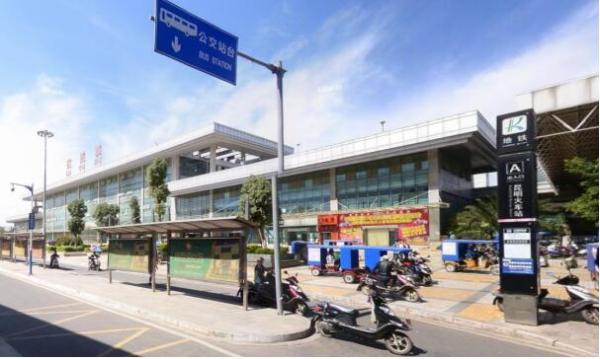 昆明地鐵1號線昆明站看上去距離昆明火車站近在咫尺,但實際上到進出站口還很遠 昆明地鐵1號線昆明站看上去距離昆明火車站近在咫尺,但實際上到進出站口還很遠