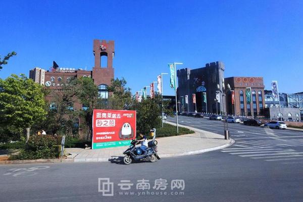 陽光城·文瀾公館與砂之船奧特萊斯一路之隔 陽光城·文瀾公館與砂之船奧特萊斯一路之隔