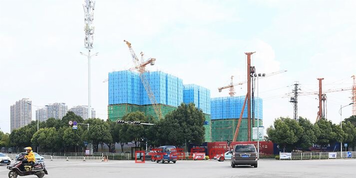 占地350畝的佳兆業(yè)城市廣場是昆明西市區(qū)的一個綜合性大盤 占地350畝的佳兆業(yè)城市廣場是昆明西市區(qū)的一個綜合性大盤