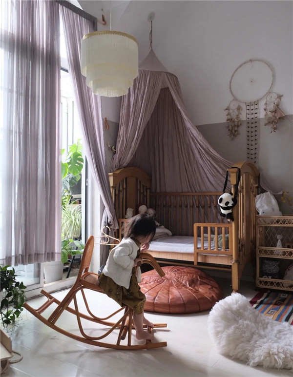 她把火遍ins的“野餐社交”新寵放在家里 她把火遍ins的“野餐社交”新寵放在家里