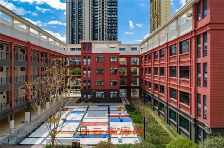 俊發龍泉俊園配建的紅云小學實景圖 俊發龍泉俊園配建的紅云小學實景圖