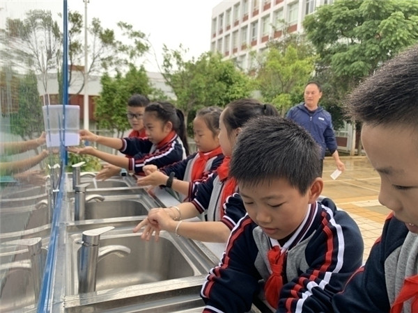 200座嶄新洗手臺亮相文山市各學校,勤洗手要記牢 200座嶄新洗手臺亮相文山市各學校,勤洗手要記牢