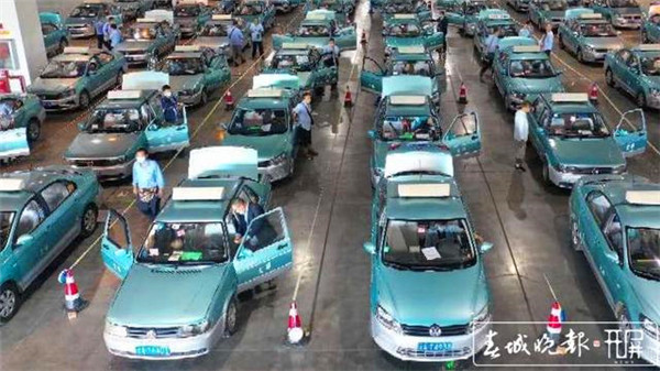 20多年未變的昆明出租車運價要變?下月聽證,今起報名 20多年未變的昆明出租車運價要變?下月聽證,今起報名