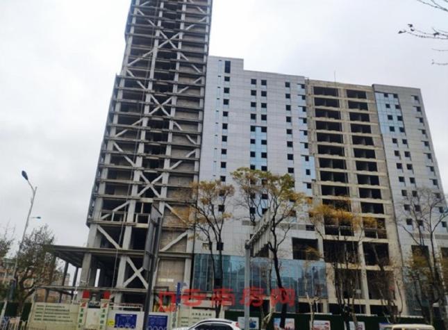 處于停工狀態(tài)的海航廣場 處于停工狀態(tài)的海航廣場