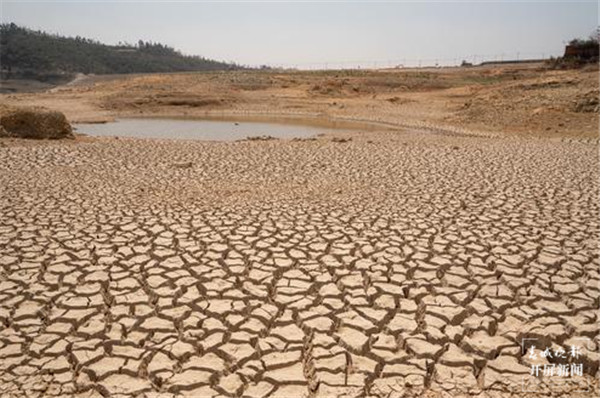 云南陸良縣多座水庫干涸龜裂,3萬多人出現飲水困難 云南陸良縣多座水庫干涸龜裂,3萬多人出現飲水困難