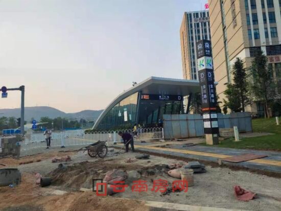 距項目較近的金川路地鐵站 距項目較近的金川路地鐵站