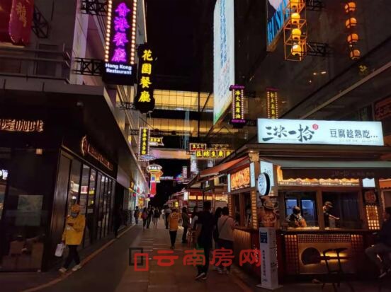 七彩云南第壹城外圍商業街實景 七彩云南第壹城外圍商業街實景