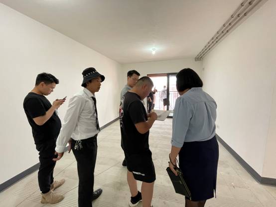 為到訪業主提供“一對一”講解 為到訪業主提供“一對一”講解