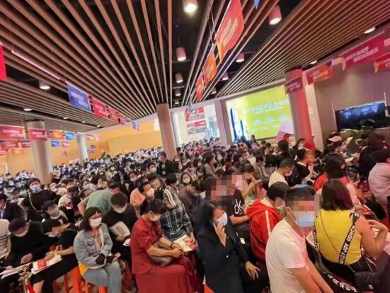 七彩云南第壹城銷售現(xiàn)場(chǎng)十分火爆 七彩云南第壹城銷售現(xiàn)場(chǎng)十分火爆