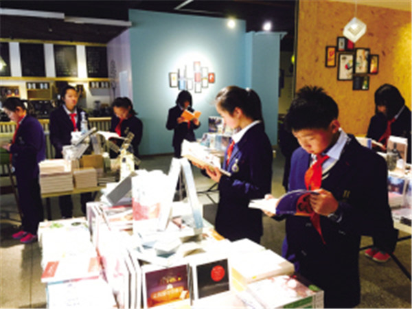 昆明新華書店在師大附中呈貢校區的校園書店 昆明新華書店在師大附中呈貢校區的校園書店