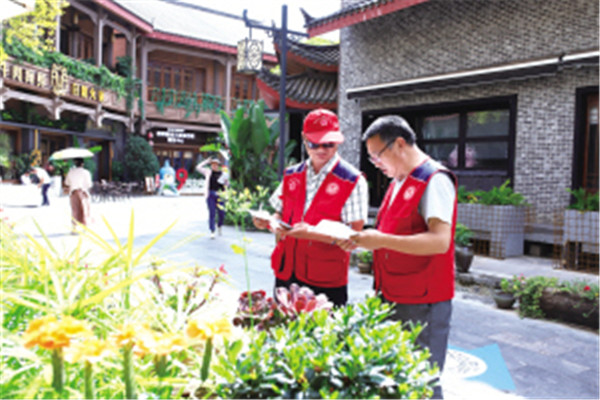 市民巡訪團代表為美麗街道打分 市民巡訪團代表為美麗街道打分