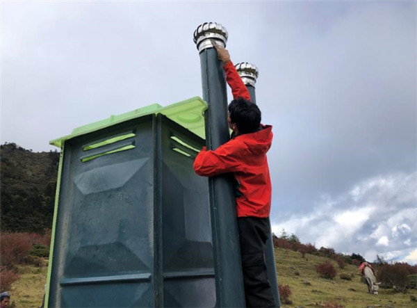 糞便風(fēng)干儲(chǔ)存!香格里拉哈巴雪山10座生態(tài)衛(wèi)生間投用 糞便風(fēng)干儲(chǔ)存!香格里拉哈巴雪山10座生態(tài)衛(wèi)生間投用