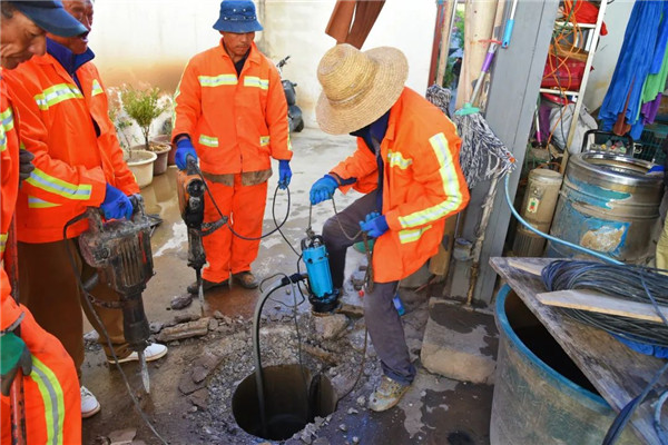 古城區(qū)洗車城內(nèi)13口不達(dá)標(biāo)深井被封填 古城區(qū)洗車城內(nèi)13口不達(dá)標(biāo)深井被封填