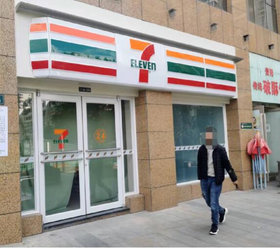 位于霖嵐國際的7-Eleven已露出店面 位于霖嵐國際的7-Eleven已露出店面