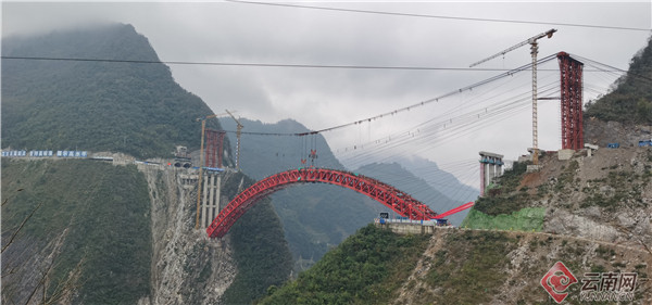 在333米高空完美“牽手” 宜昭高速白水江特大橋主拱圈合龍 在333米高空完美“牽手” 宜昭高速白水江特大橋主拱圈合龍