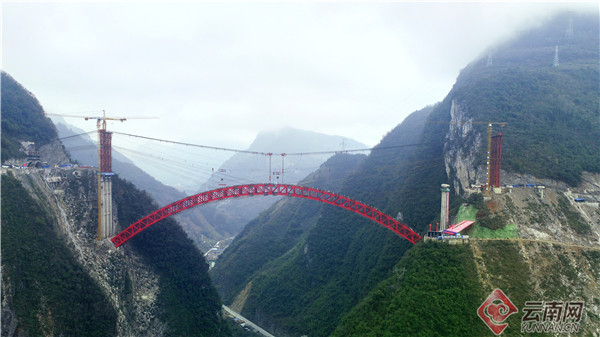 在333米高空完美“牽手” 宜昭高速白水江特大橋主拱圈合龍 在333米高空完美“牽手” 宜昭高速白水江特大橋主拱圈合龍