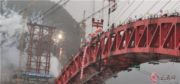 在333米高空完美“牽手” 宜昭高速白水江特大橋主拱圈合龍 在333米高空完美“牽手” 宜昭高速白水江特大橋主拱圈合龍