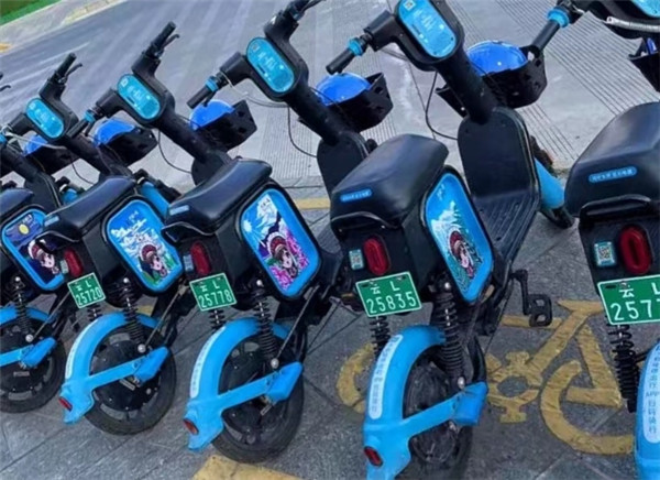 大理這些小藍車有“身份證”啦!記得戴好頭盔再出發喔 大理這些小藍車有“身份證”啦!記得戴好頭盔再出發喔