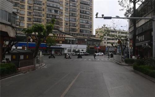 優(yōu)化調(diào)整!昆明這個路口新增非機(jī)動車待行區(qū) 優(yōu)化調(diào)整!昆明這個路口新增非機(jī)動車待行區(qū)