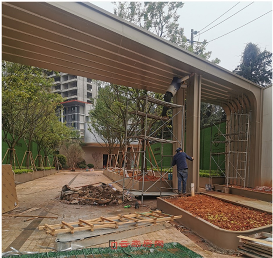 中南君啟售樓部還在裝修 中南君啟售樓部還在裝修