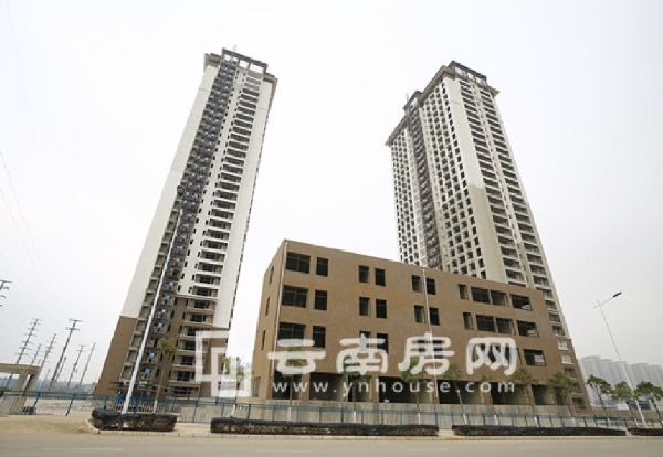 2016年,錦城A1地塊的2棟高層建筑就已封頂