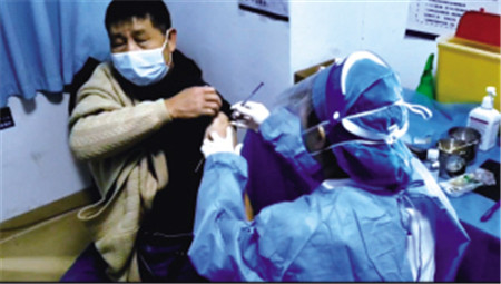 市民接種“第四針”加強免疫 市民接種“第四針”加強免疫