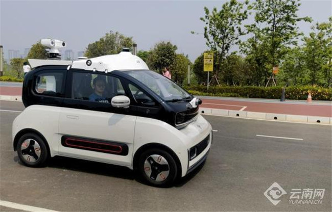 “昆明版”百度Apollo智能化自動駕駛小巴亮相昆明滇池綠道 “昆明版”百度Apollo智能化自動駕駛小巴亮相昆明滇池綠道