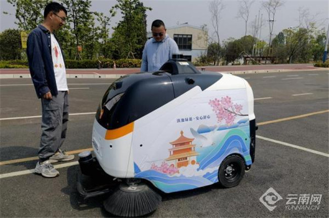 “昆明版”百度Apollo智能化自動駕駛小巴亮相昆明滇池綠道 “昆明版”百度Apollo智能化自動駕駛小巴亮相昆明滇池綠道