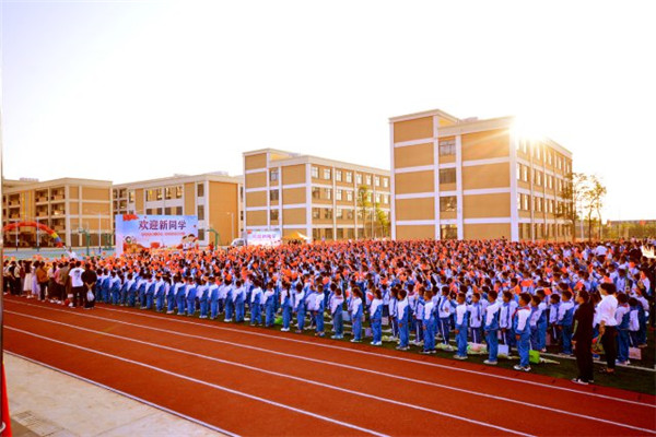 保山隆陽地震災區(qū)1870名異地安置中小學生復課 保山隆陽地震災區(qū)1870名異地安置中小學生復課