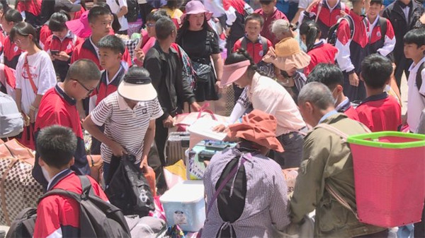 保山隆陽地震災區(qū)1870名異地安置中小學生復課 保山隆陽地震災區(qū)1870名異地安置中小學生復課