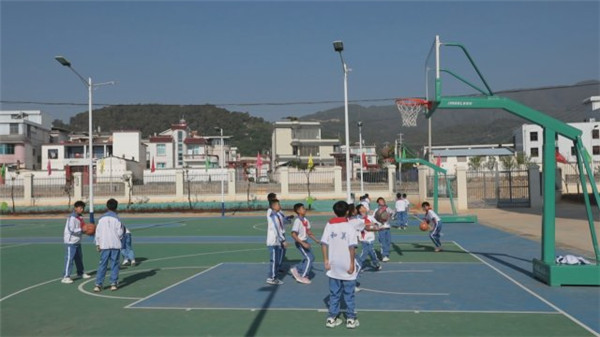 保山隆陽地震災區(qū)1870名異地安置中小學生復課 保山隆陽地震災區(qū)1870名異地安置中小學生復課