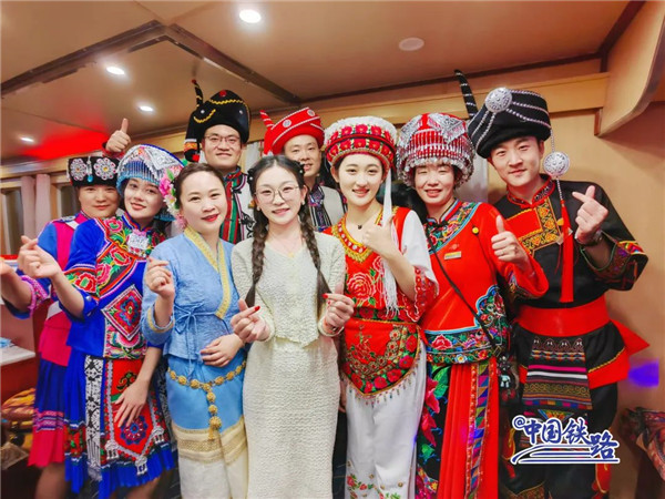 移動(dòng)的大床房!全國獨(dú)有!云南這趟雙層臥鋪火車“泰褲辣” 移動(dòng)的大床房!全國獨(dú)有!云南這趟雙層臥鋪火車“泰褲辣”