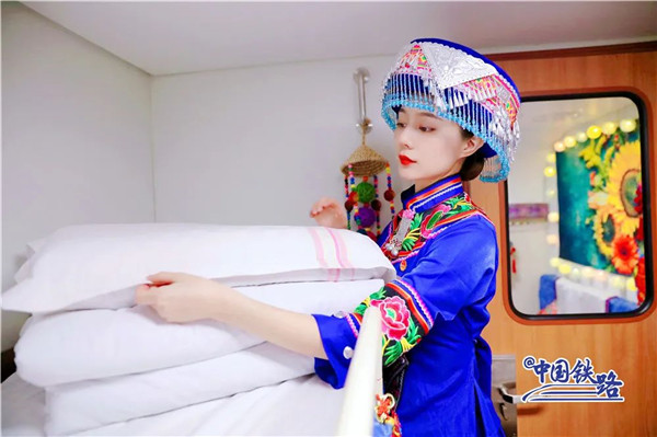 移動(dòng)的大床房!全國獨(dú)有!云南這趟雙層臥鋪火車“泰褲辣” 移動(dòng)的大床房!全國獨(dú)有!云南這趟雙層臥鋪火車“泰褲辣”