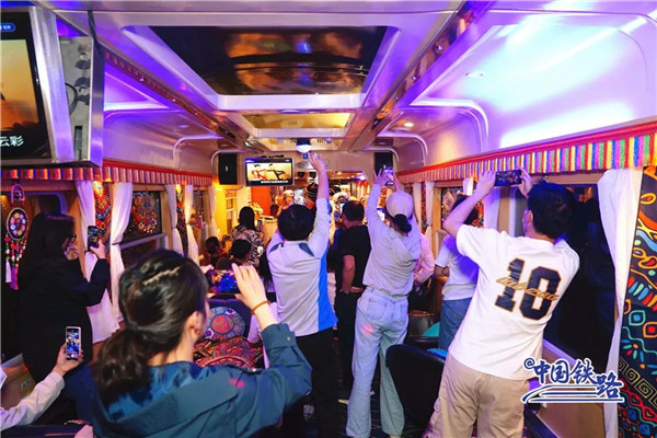 移動(dòng)的大床房!全國獨(dú)有!云南這趟雙層臥鋪火車“泰褲辣” 移動(dòng)的大床房!全國獨(dú)有!云南這趟雙層臥鋪火車“泰褲辣”