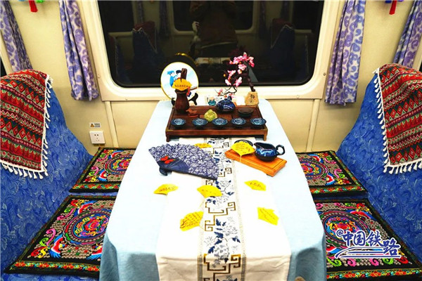 移動(dòng)的大床房!全國獨(dú)有!云南這趟雙層臥鋪火車“泰褲辣” 移動(dòng)的大床房!全國獨(dú)有!云南這趟雙層臥鋪火車“泰褲辣”