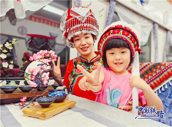 移動(dòng)的大床房!全國獨(dú)有!云南這趟雙層臥鋪火車“泰褲辣” 移動(dòng)的大床房!全國獨(dú)有!云南這趟雙層臥鋪火車“泰褲辣”