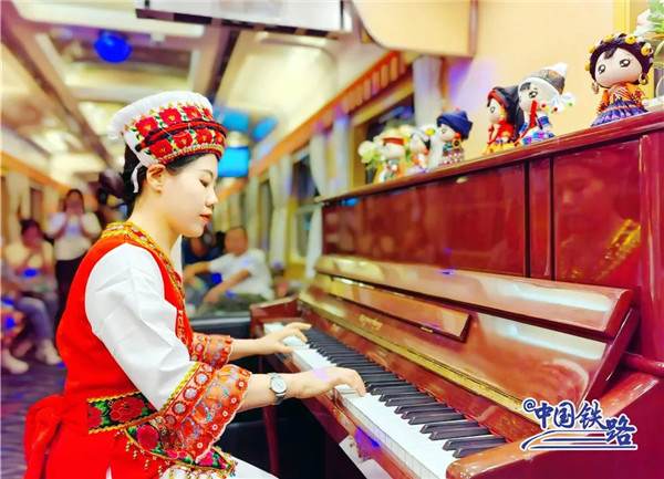 移動(dòng)的大床房!全國獨(dú)有!云南這趟雙層臥鋪火車“泰褲辣” 移動(dòng)的大床房!全國獨(dú)有!云南這趟雙層臥鋪火車“泰褲辣”